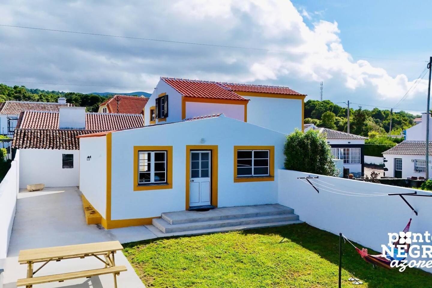 The Biscuit House By Pontanegraazores Praia da Vitoria Bagian luar foto
